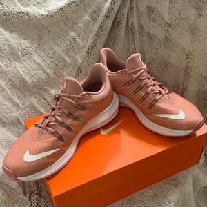 Like New Women’s Nike Quest Sz 8 Rust Pink